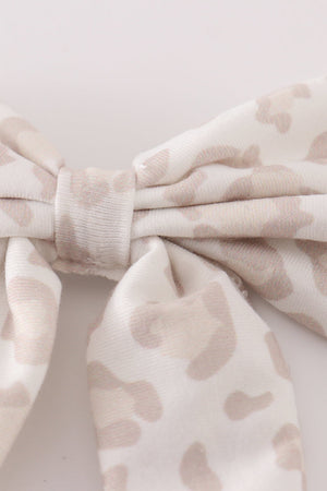 Beige leopard hair bow