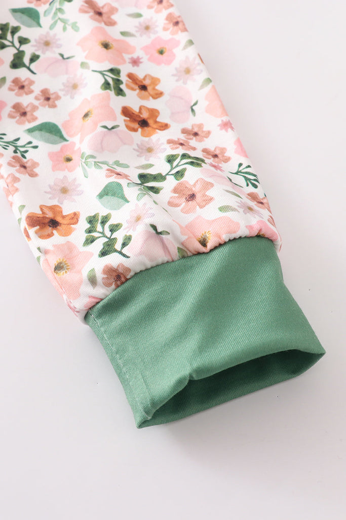 Green floral pajamas set
