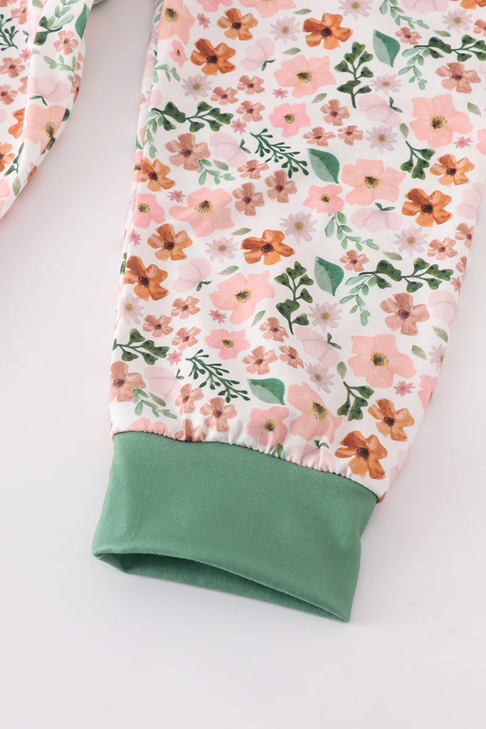 Green floral pajamas set